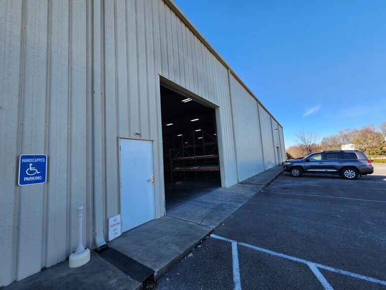 More Photos Of 182 Ambassador Dr, Bowling Green Warehouse For Lease