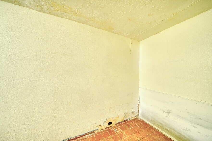 More Photos Of 601 NW 22nd Rd, Fort Lauderdale Restaurant For Sale