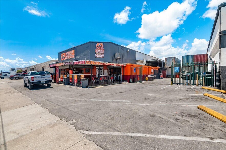 More Photos Of 3595 NW 54th St, Miami Warehouse For Sale