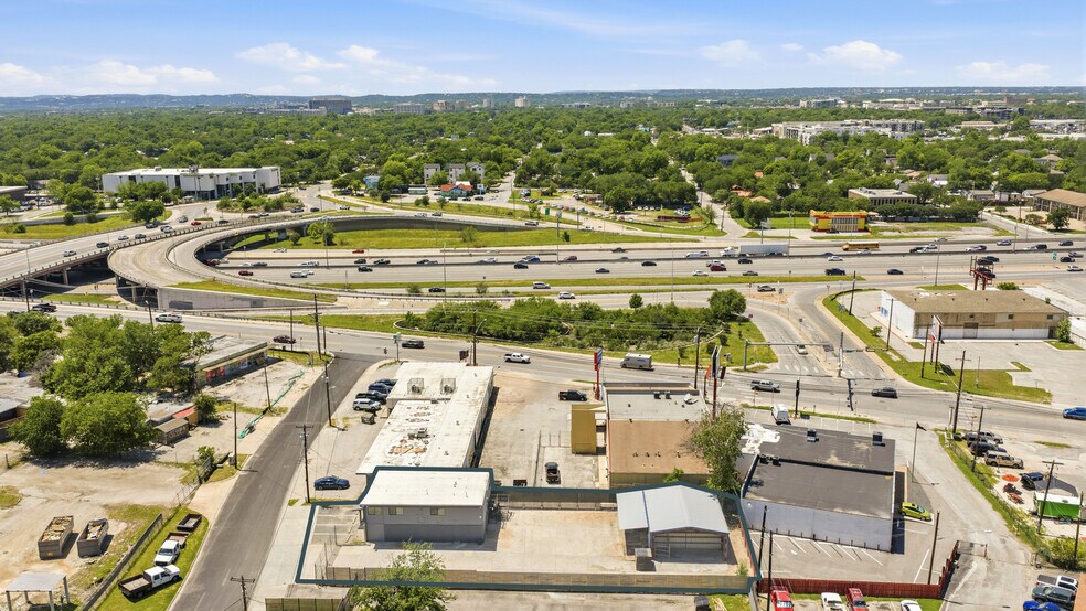 More Photos Of 1120 E 52nd St, Austin Flex For Sale