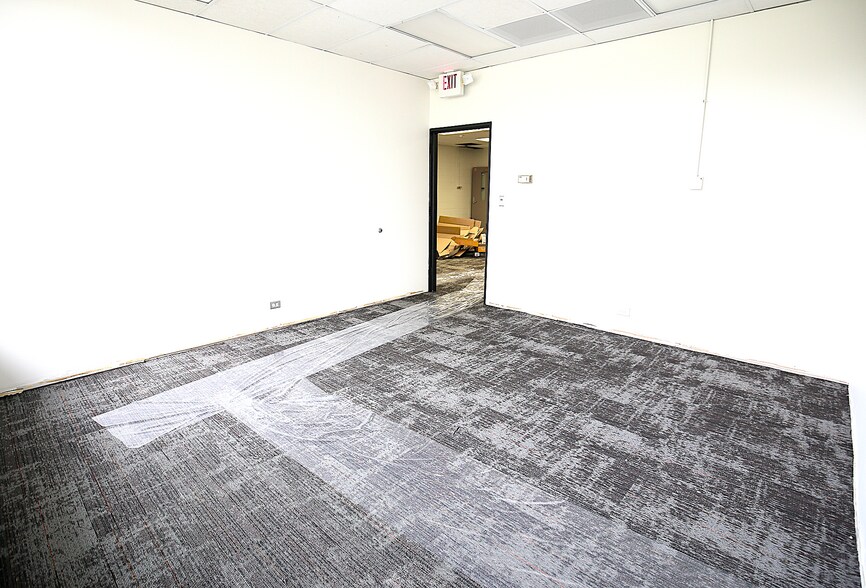 More Photos Of 646 Chicago Rd, Chicago Heights Office For Lease
