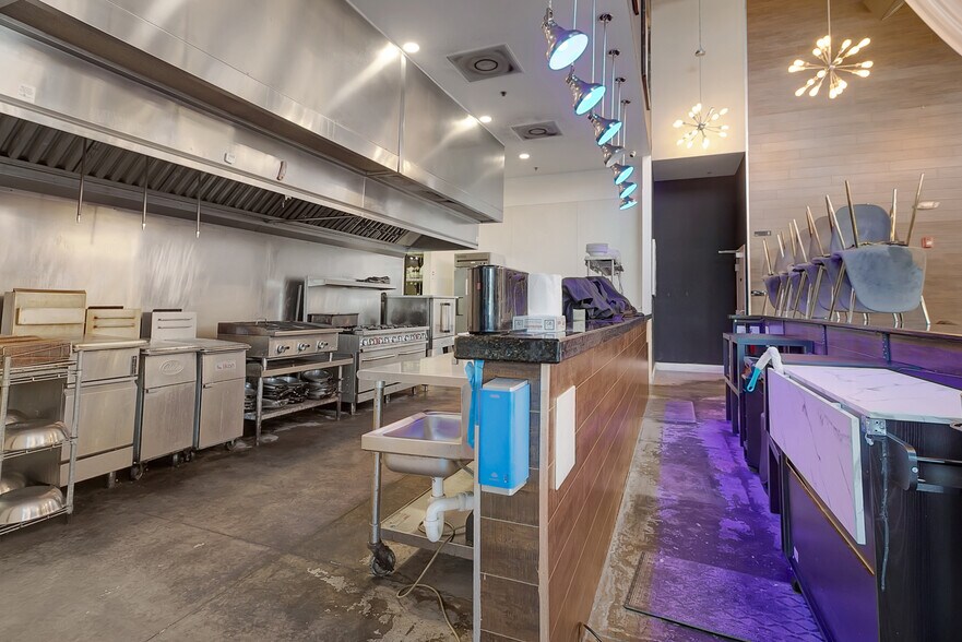 More Photos Of 122 S Howard Ave, Tampa Restaurant For Lease