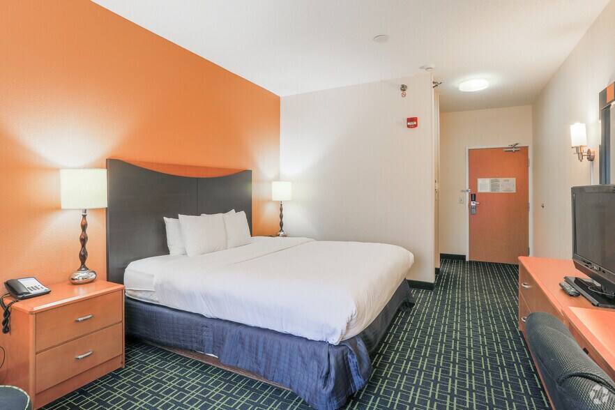 More Photos Of 3930 Stahl Dr SE, Grand Rapids Hotel For Sale