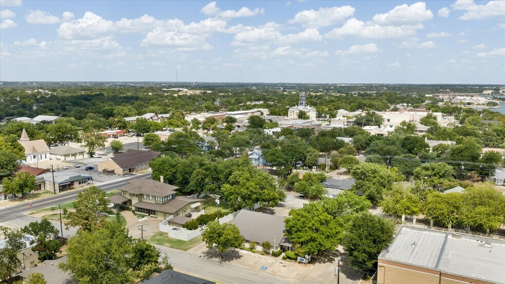 More Photos Of 310 W Bluff St, Granbury Office For Sale