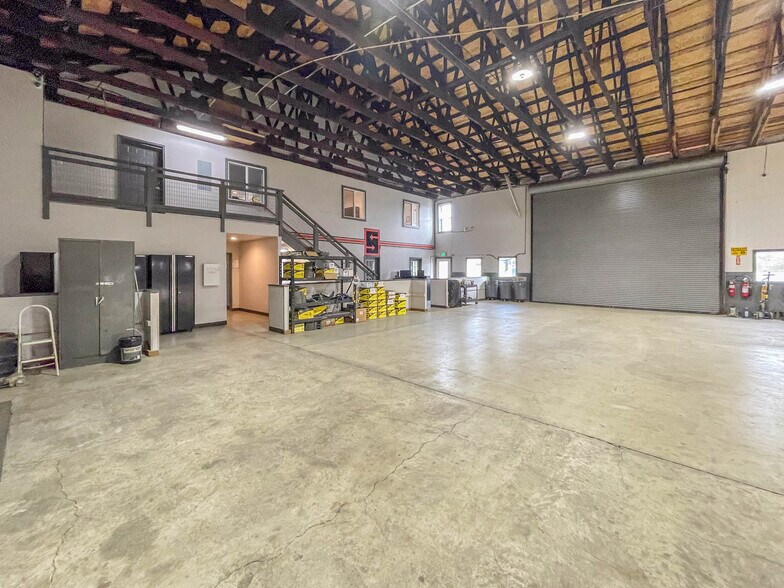 More Photos Of 1625 W Duke Rd, Sutherlin Warehouse For Sale