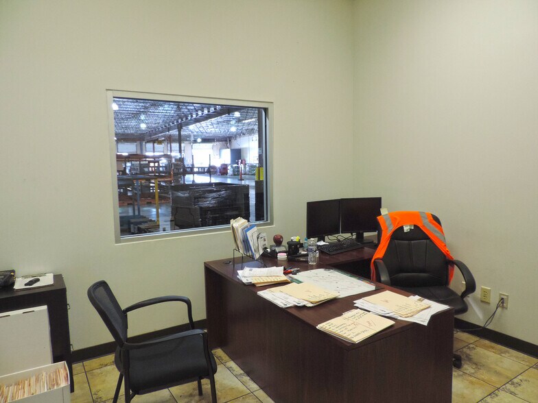 More Photos Of 13120 Spivey Dr, Laredo Warehouse For Lease