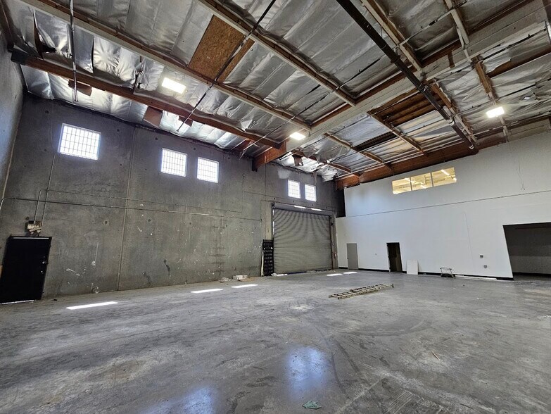 More Photos Of 135 E 35th St, Los Angeles Warehouse For Lease