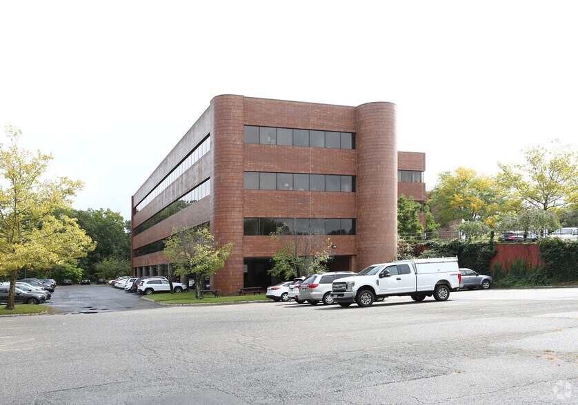More Photos Of 100 Roscommon Dr, Middletown Office For Lease