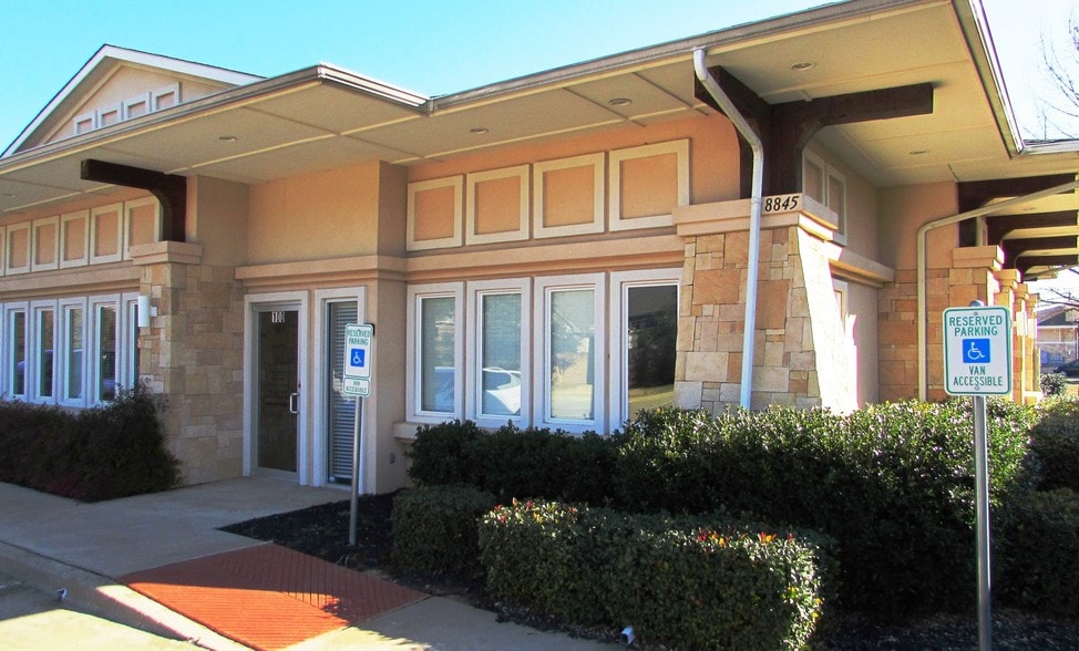 More Photos Of 8845 Davis Blvd, Keller Medical For Lease