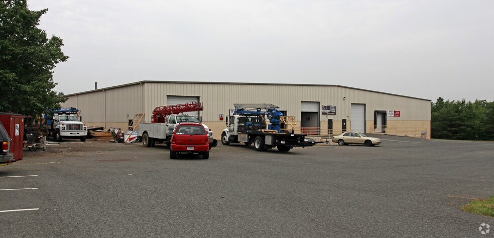 Primary Photo Of 202 Freedom Ct, Fredericksburg Flex For Lease