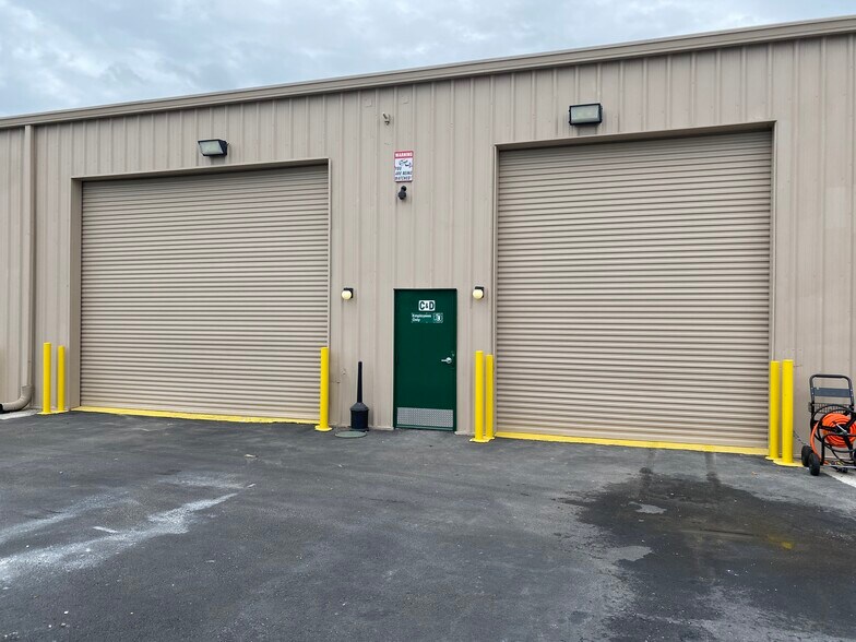 More Photos Of 743 Wesley Ave, Tarpon Springs Warehouse For Lease