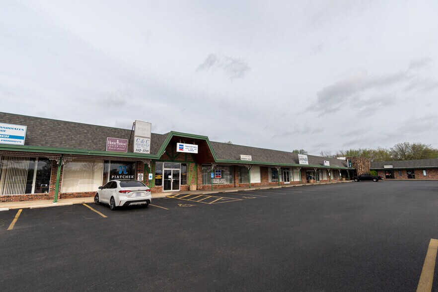 More Photos Of 1675 E Seminole St, Springfield Unknown For Lease