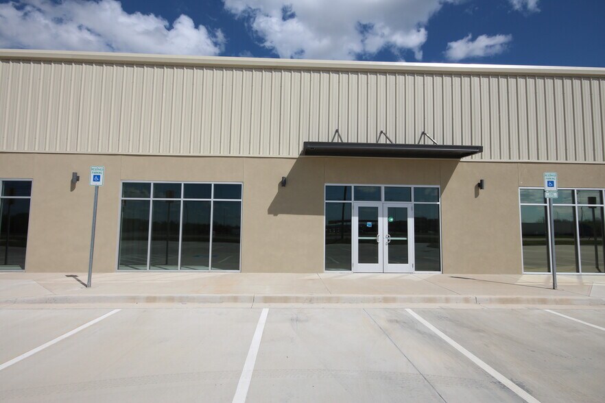 More Photos Of 900 Meriweather St, Okmulgee Freestanding For Lease