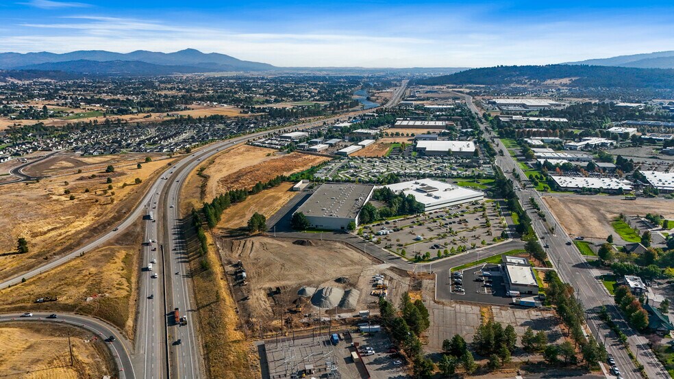 More Photos Of 22421 E Appleway Ave, Liberty Lake Showroom For Lease