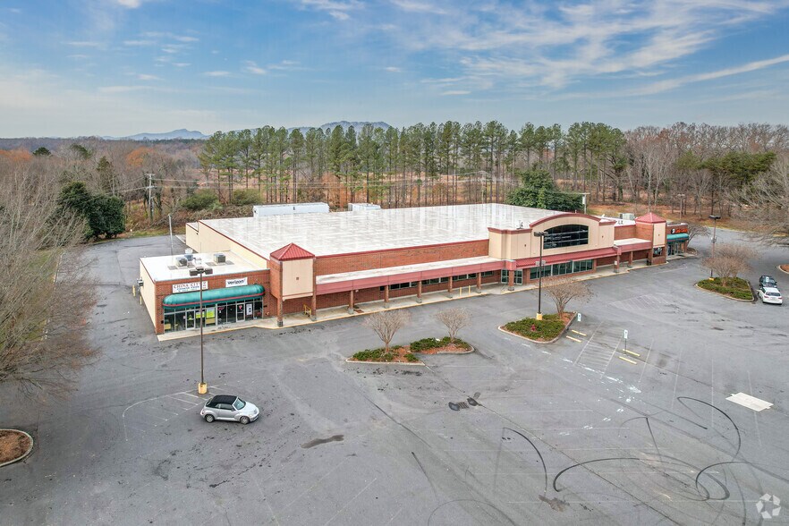 More Photos Of 1925-1955 Davis Park Rd, Gastonia General Retail For Sale
