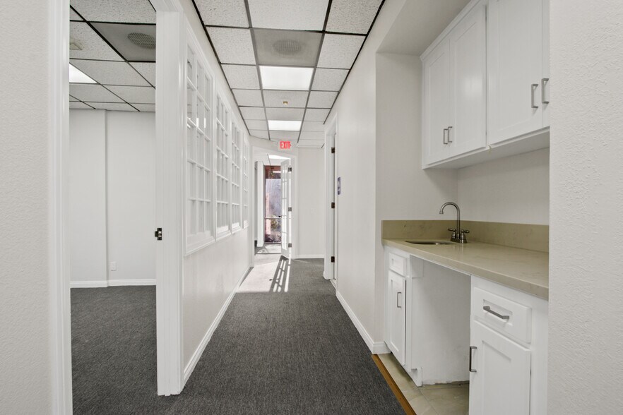 More Photos Of 1911 Carnegie Ave, Santa Ana Warehouse For Lease