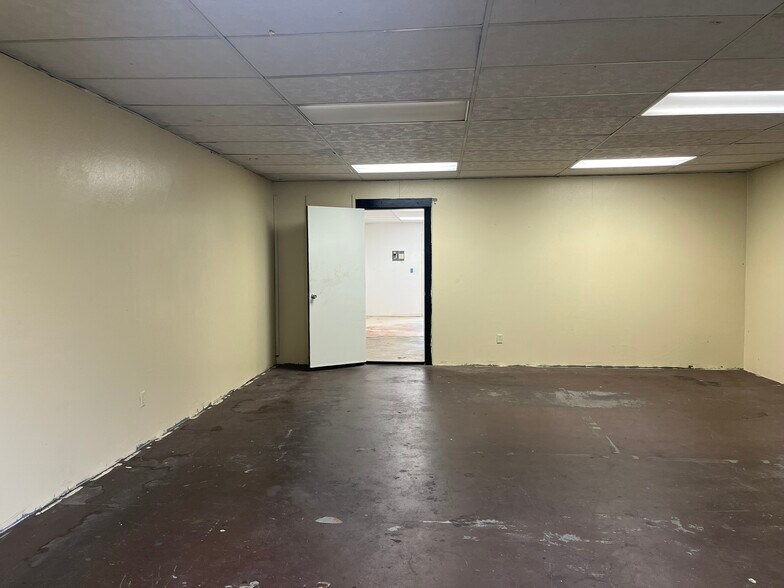 More Photos Of 1182-1200 Market St, Yuba City Warehouse For Lease