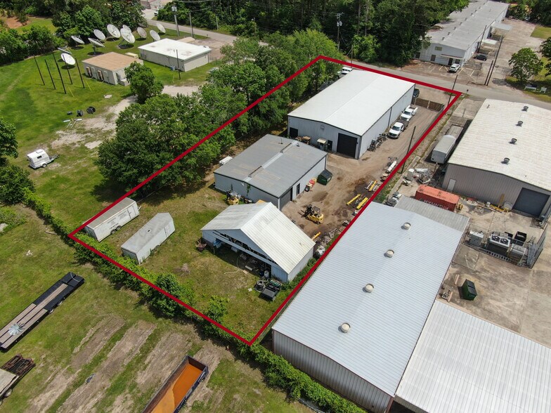 More Photos Of 508 Bryant Rd, Conroe Manufacturing For Sale