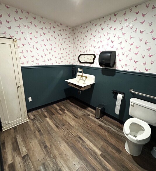 More Photos Of 200 W Main St, Council Grove Storefront Retail Residential For Sale