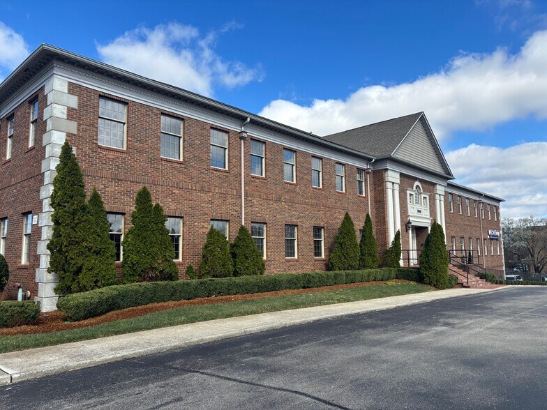 More Photos Of 9505 Williamsburg Plaza, Louisville Office For Lease