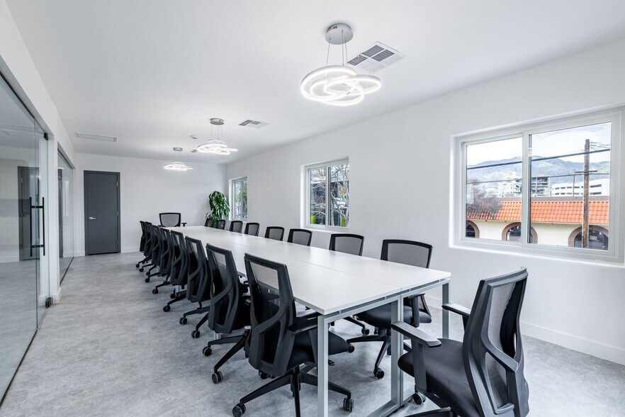 More Photos Of 203-215 N Victory Blvd, Burbank Office For Lease