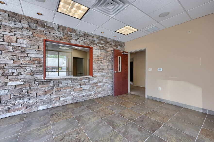 More Photos Of 1864 Oregon Pike, Lancaster Office For Sale