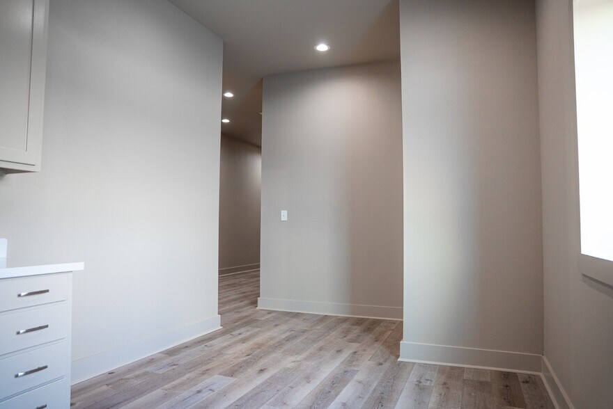 More Photos Of 4230 S Major Dr, Beaumont Warehouse For Lease