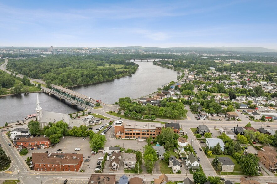 More Photos Of 15 Boul Gréber, Gatineau Office For Sale