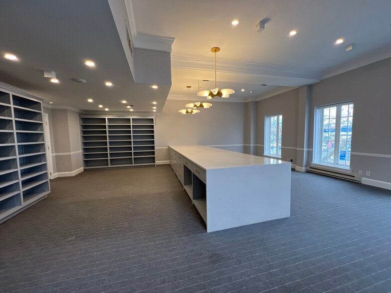More Photos Of 21 South Ave, New Canaan Storefront Retail Office For Lease