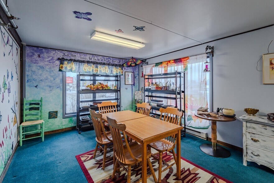 More Photos Of 117 Pine St, Pinedale Restaurant For Sale