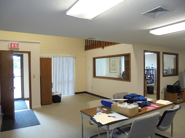 More Photos Of 256 Main St, East Windsor Research And Development For Sale