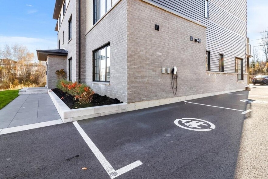 More Photos Of 13575 Rue Du Médoc, Mirabel Apartments For Sale