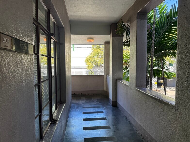 More Photos Of 1401-1415 Kalakaua Ave, Honolulu Storefront Retail Office For Sale