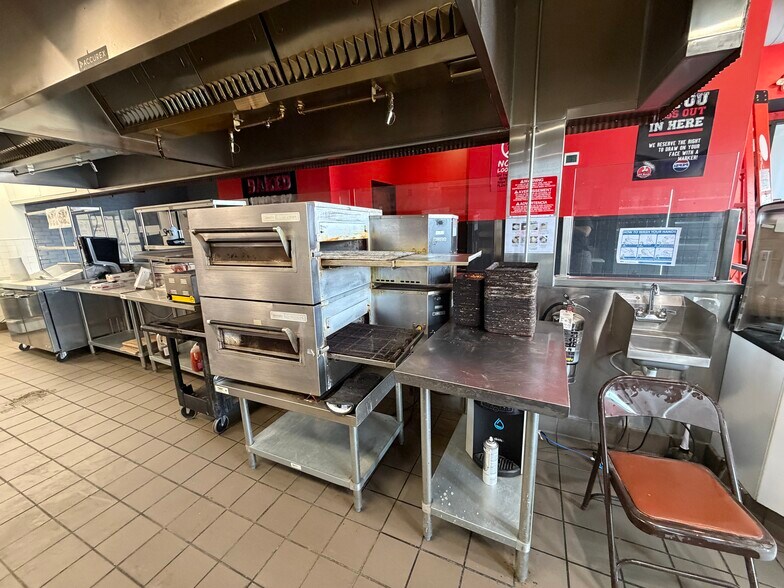 More Photos Of 241 7th St W, Saint Paul Storefront Retail Office For Lease