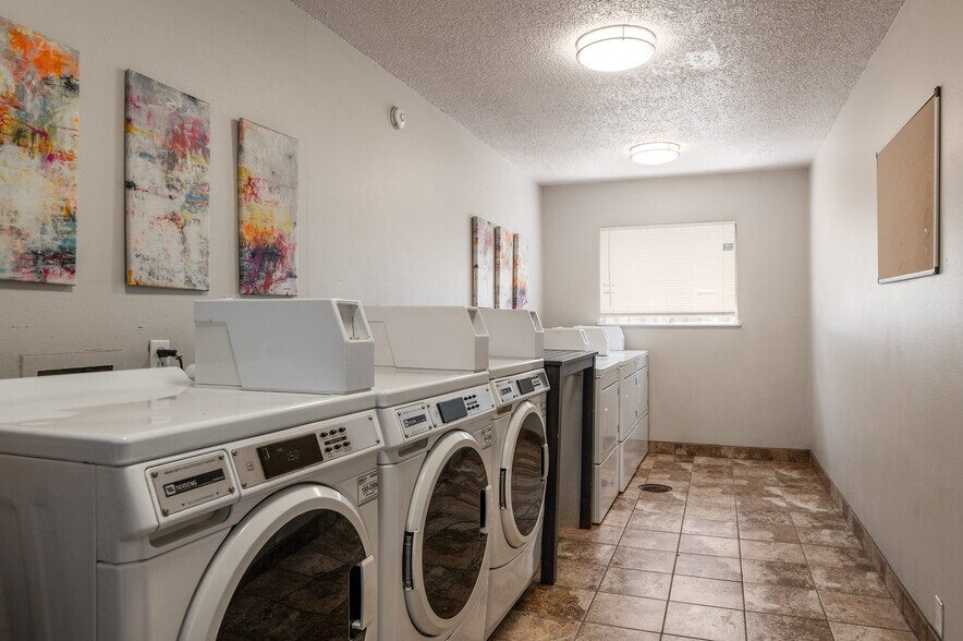 More Photos Of 802 Gold Ave SW, Albuquerque Apartments For Sale