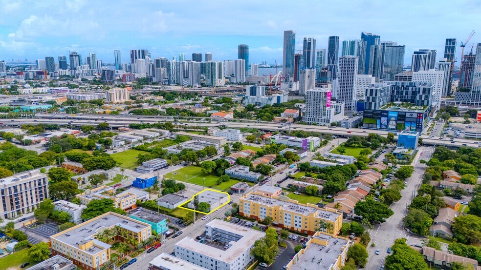 More Photos Of 702 NW 5th Ave, Miami Freestanding For Lease