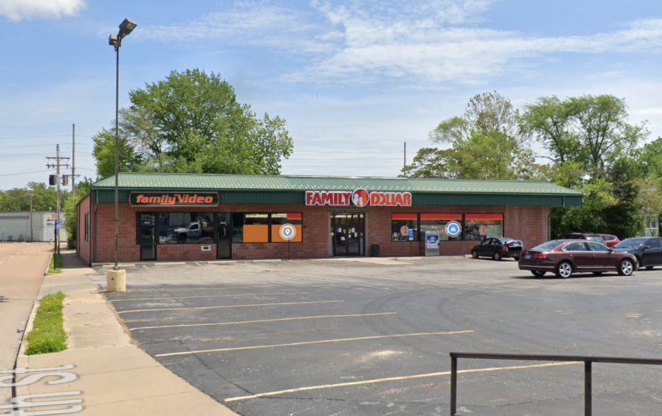 Primary Photo Of 1609 W Main St, Belleville General Retail For Lease