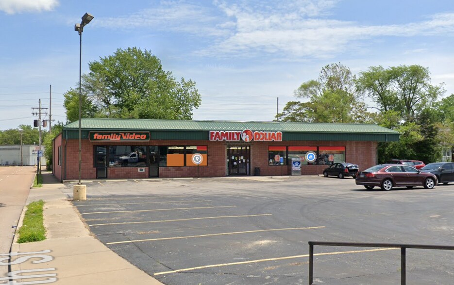More Photos Of 1609 W Main St, Belleville General Retail For Lease