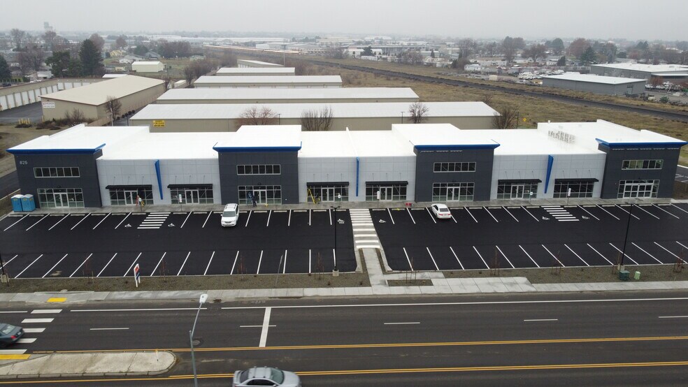 More Photos Of 825 N. Edison Street, Kennewick General Retail For Lease