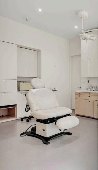 More Photos Of 119 Fifth Ave, New York Office For Sale