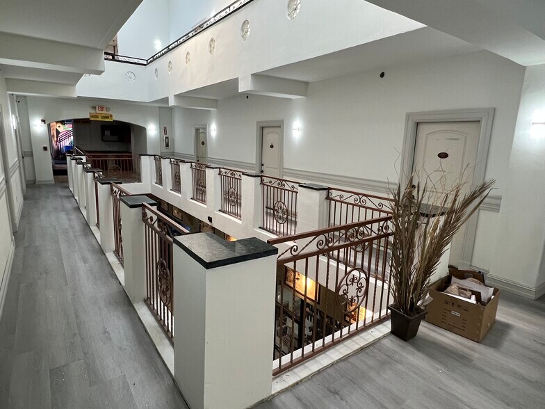 More Photos Of 1926 Hollywood Blvd, Hollywood Office For Lease