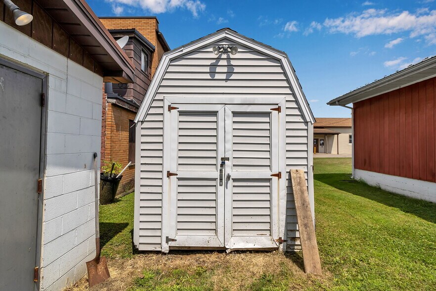 More Photos Of 10557 Main st, North Collins Freestanding For Sale