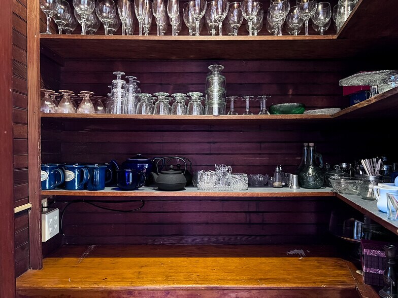 More Photos Of 704 N Main St, Coupeville Hospitality For Sale