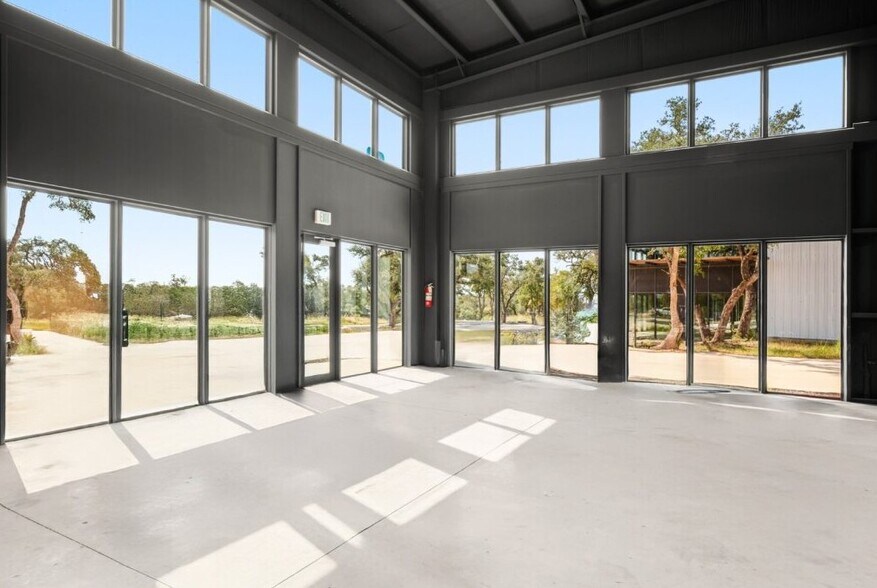 More Photos Of 14510 Fitzhugh Rd, Austin Warehouse For Sale