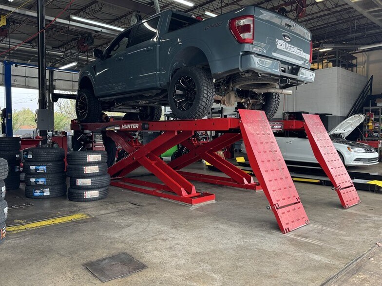 More Photos Of 3632 Satellite Blvd, Duluth Auto Repair For Sale