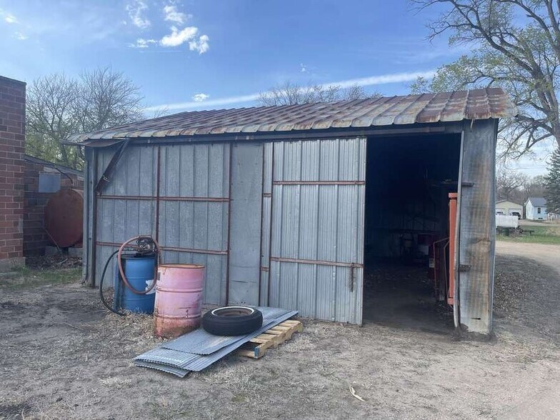 More Photos Of 402 E Main St, Chambers Service Station For Sale