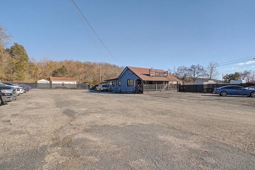 More Photos Of 1195 Louisville Hwy, Millersville Auto Dealership For Sale