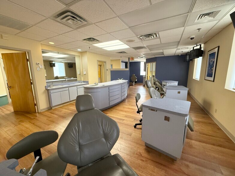 More Photos Of 55 Town Line Rd, Wethersfield Medical For Lease