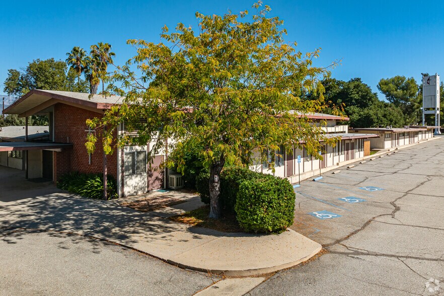 More Photos Of 718 S Azusa Ave, West Covina Religious Facility For Lease