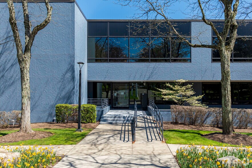 More Photos Of 95 Chestnut Ridge Rd, Montvale Office For Sale
